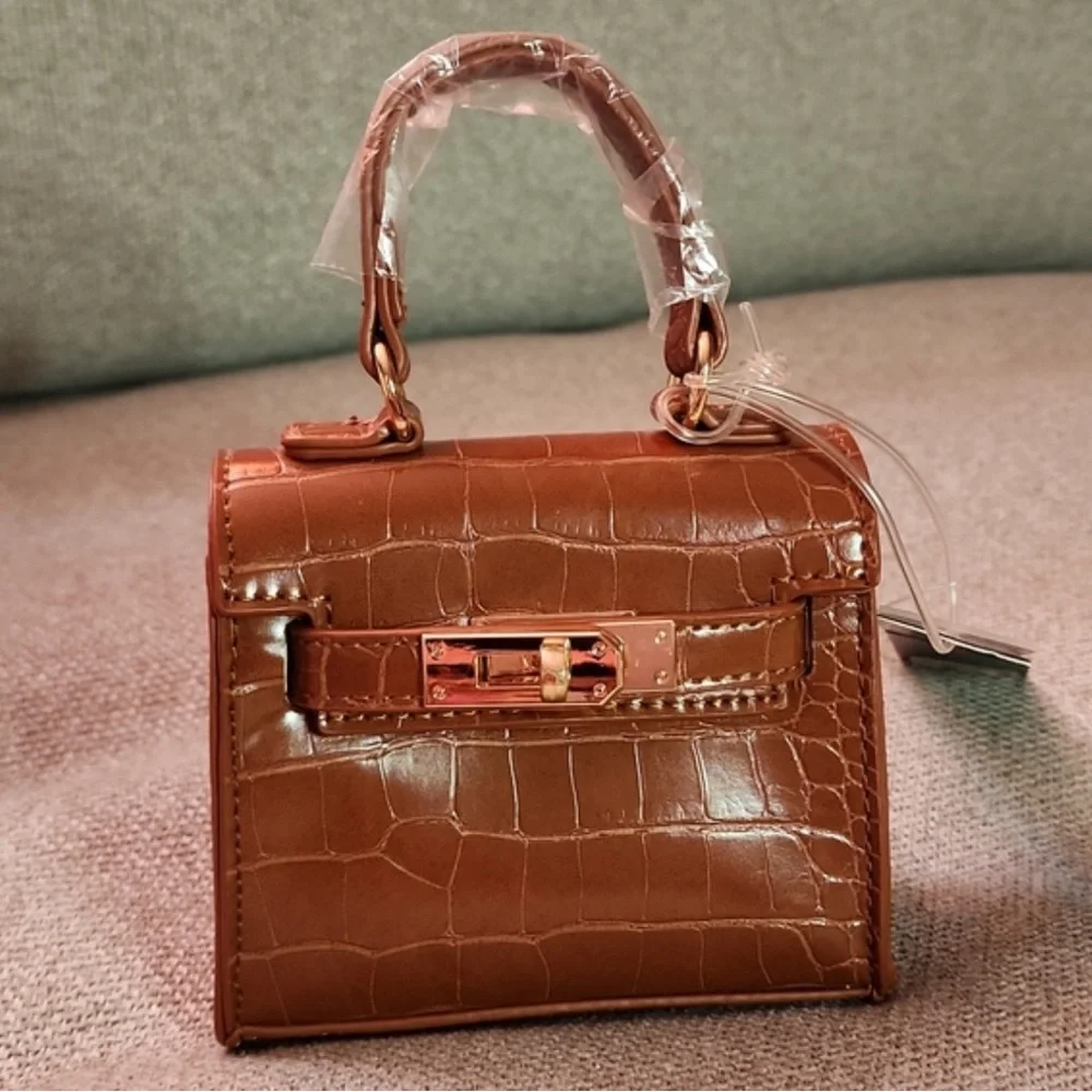 🎉 HP🎉 It’s just too Cute! Her lil purse chain or handle. Cognac FASHION NOVA NEW